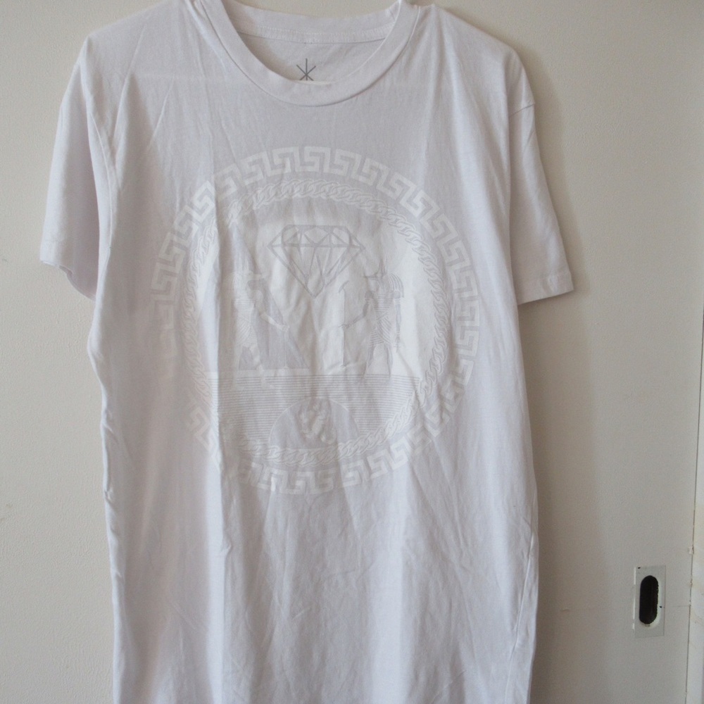 WHITE SHIRT WHITE DESIGN